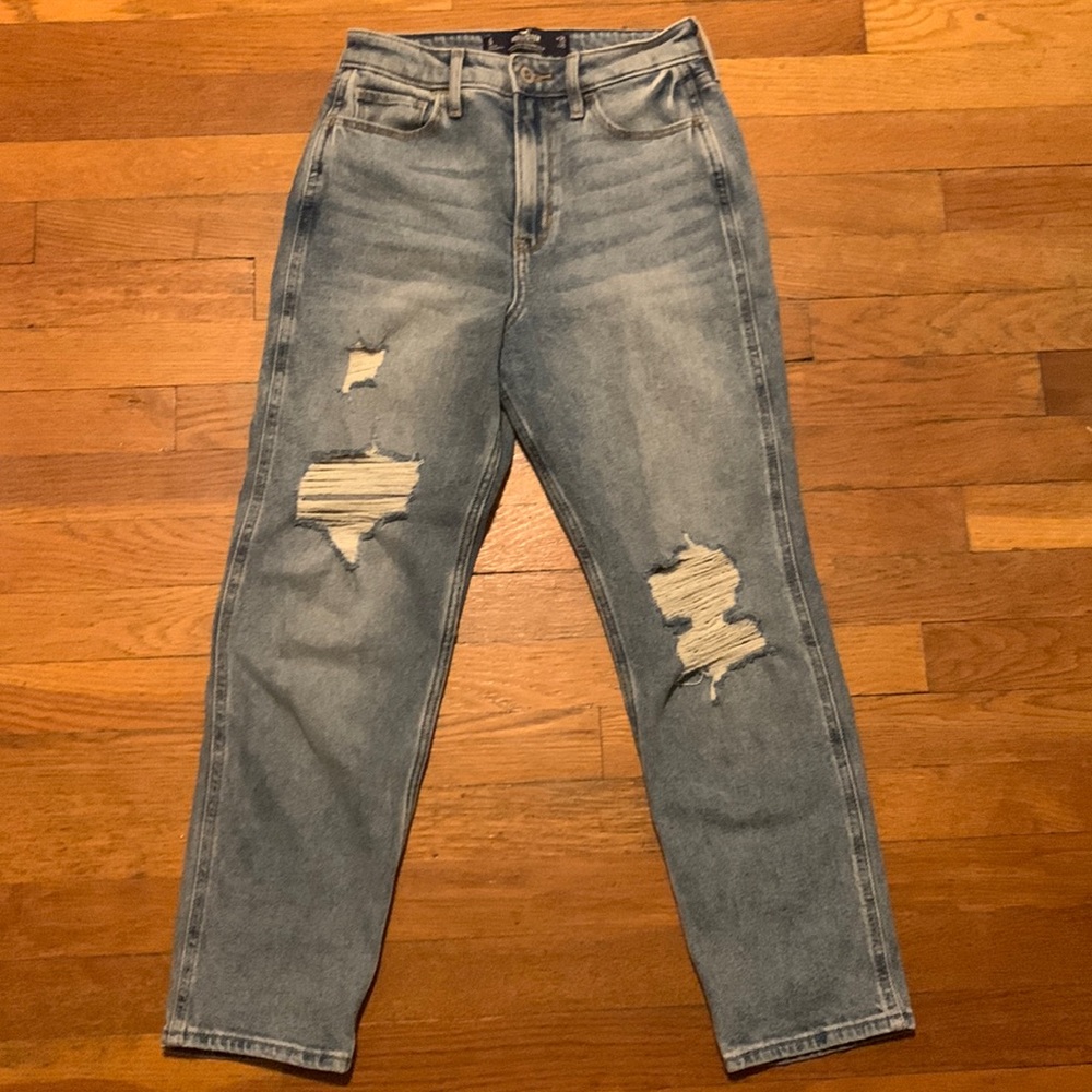 Hollister Ultra High-Rise Mom Jeans